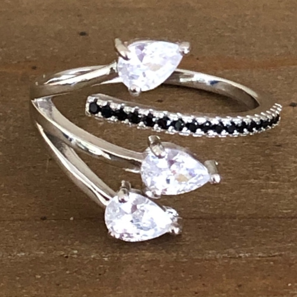 NWOT Sterling Silver black/ white cz ring